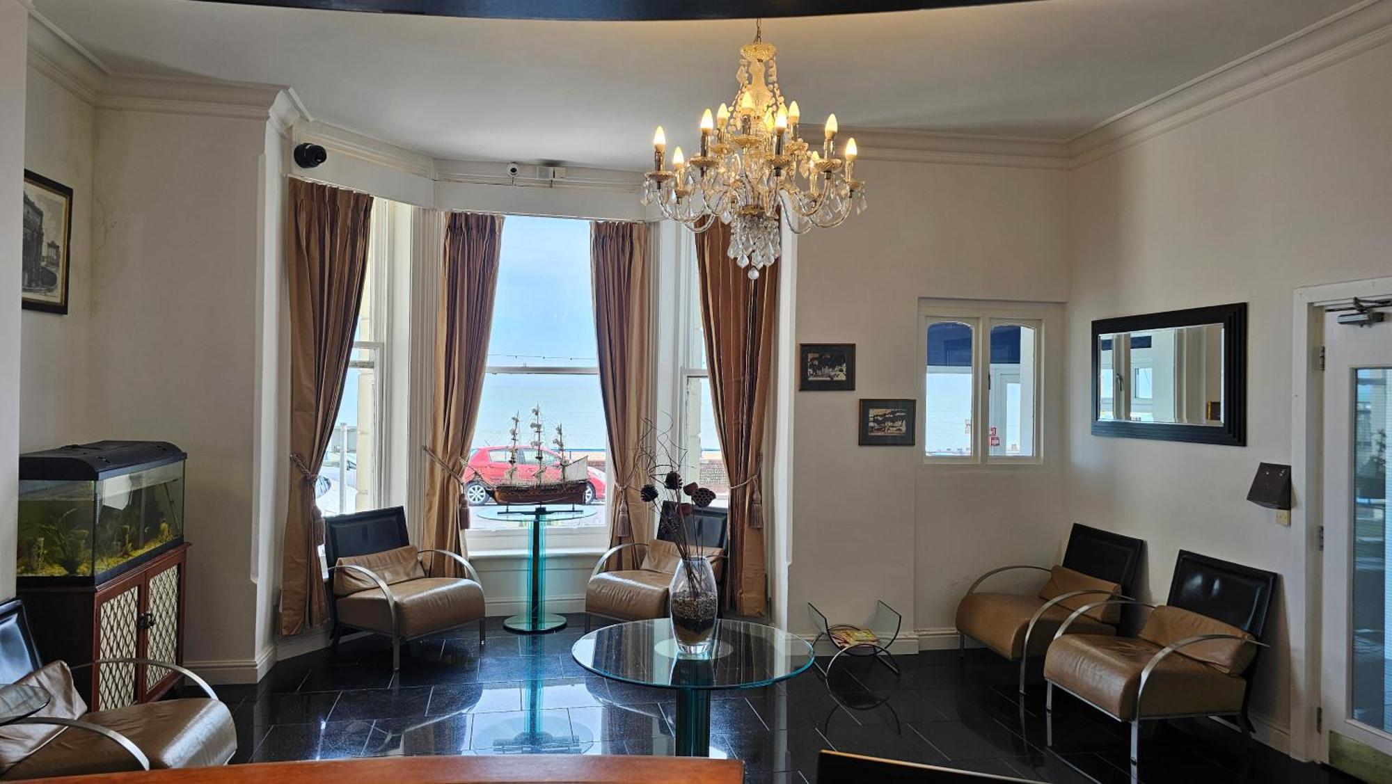 איסטבורן The Strand Hotel מראה חיצוני תמונה